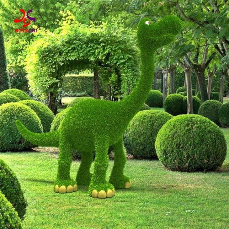 Giant Green Sculptures: Breathing The Touch Of Nature in The City